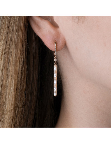 Pendientes Largos de Oro Rosa con Diamantes: Elegancia que Cautiva