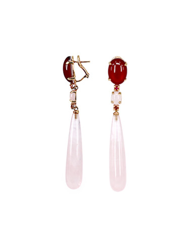 Long, elegant earrings for a triumphal entrance