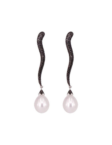 Selena Earrings: Elegance and Sophistication for a Triumphant Entrance