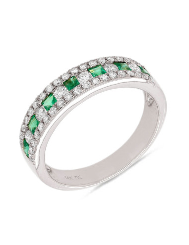 Gold ring with emeralds and diamonds: Timeless elegance.