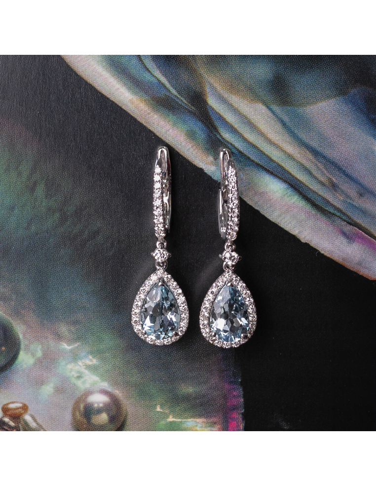 Pendientes de oro blanco, aguamarina y diamantes: Elegancia atemporal