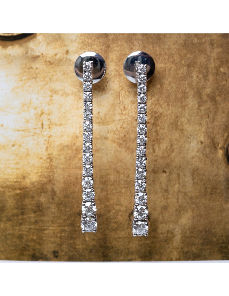 White Gold Diamond Earrings: Elegance and Sophistication