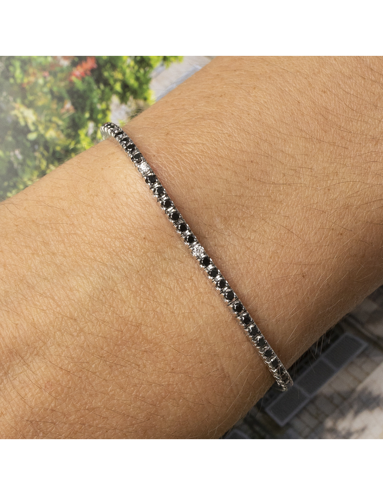 White gold riviere bracelet two-tone diamonds | Elegance and contrast