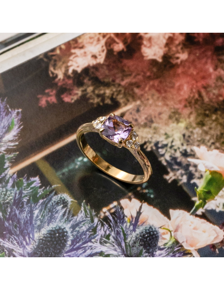 Yellow Gold Ring with Amethyst and Diamonds | Luxury Jewelry