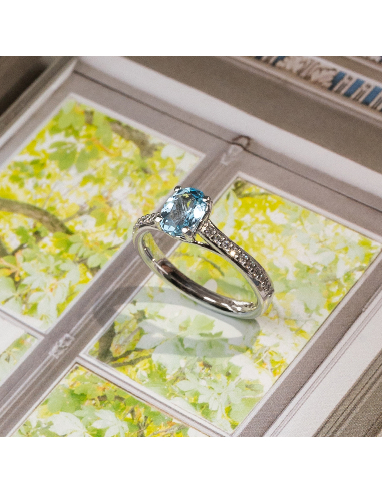 White Gold Ring with Blue Topaz and Diamonds | Marine Elegance