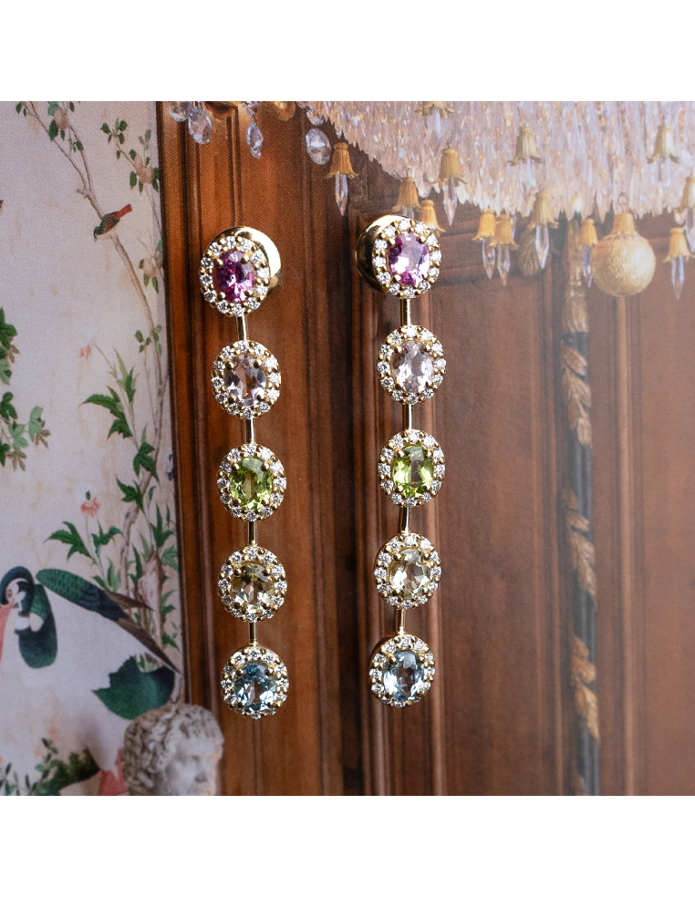 Gold earrings with multicolored gems: a cascade of elegance