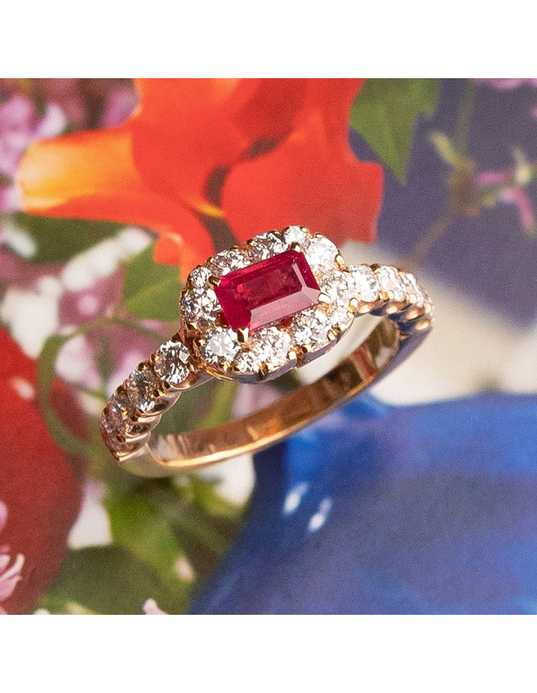 Ruby and Diamond Ring in Gold : Timeless elegance and sophistication