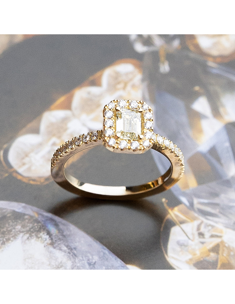 Gold Engagement Ring with Diamonds: Elegance and eternity