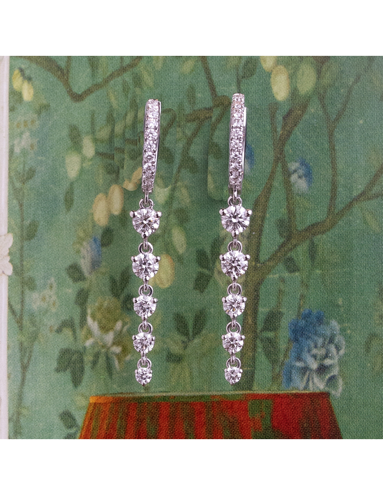 Long earrings in 18kt white gold and diamonds - Radiant Elegance