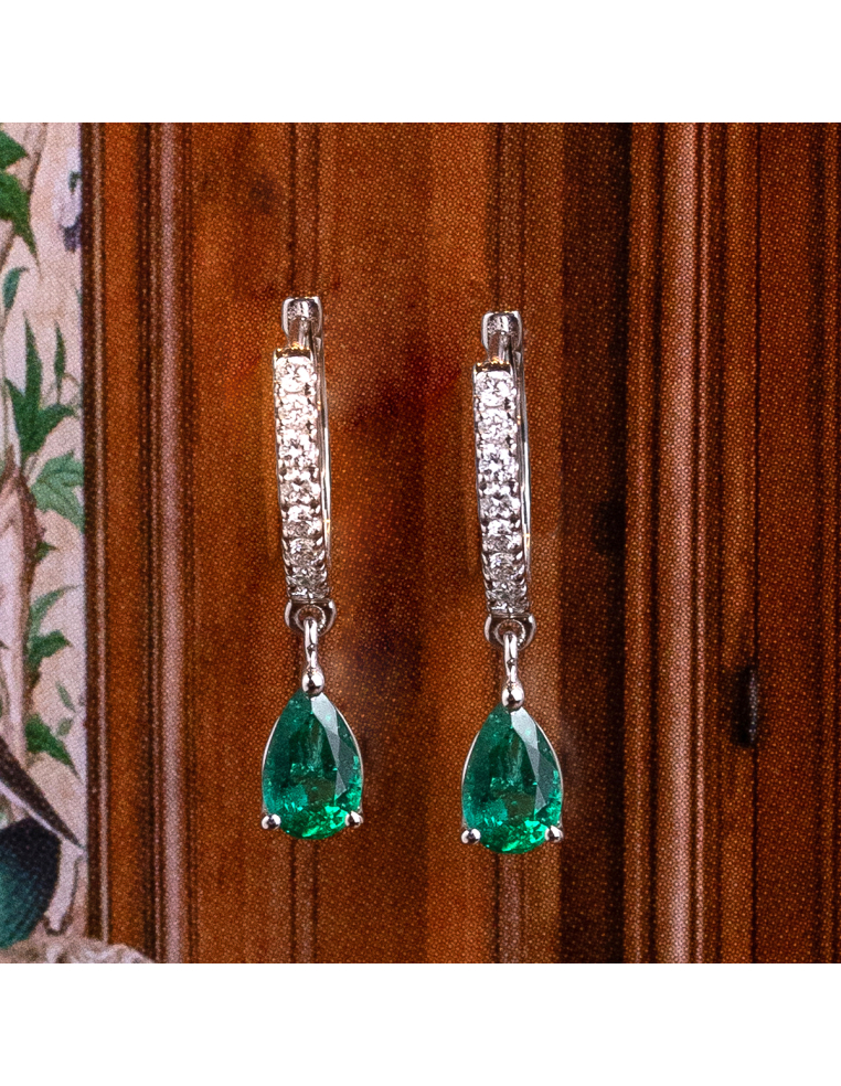 Gold earrings with emeralds and diamonds - Timeless Elegance