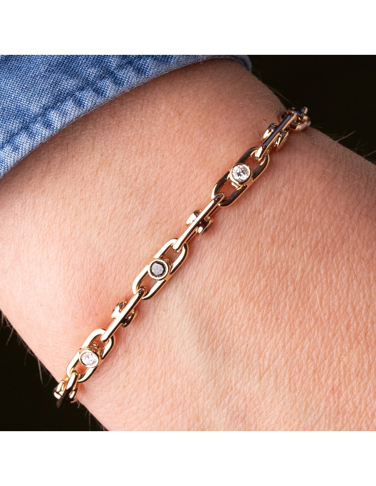 Rose gold bracelet with two-tone diamonds - Style and sophistication