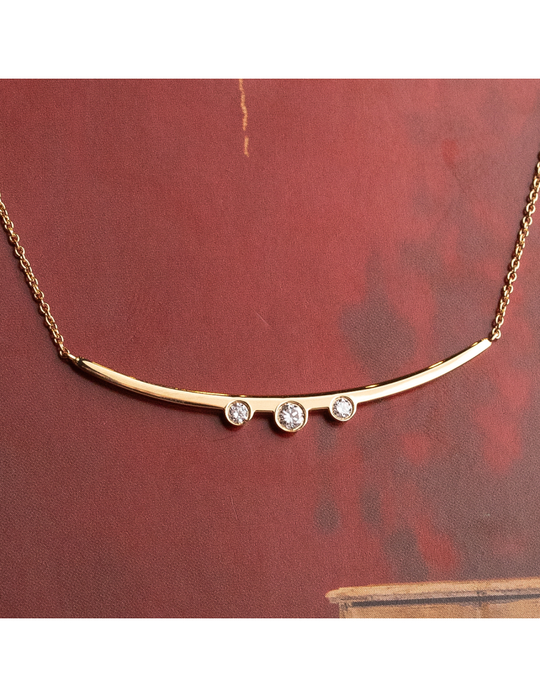 Yellow Gold Necklace with Diamonds - Minimalism and Sophistication