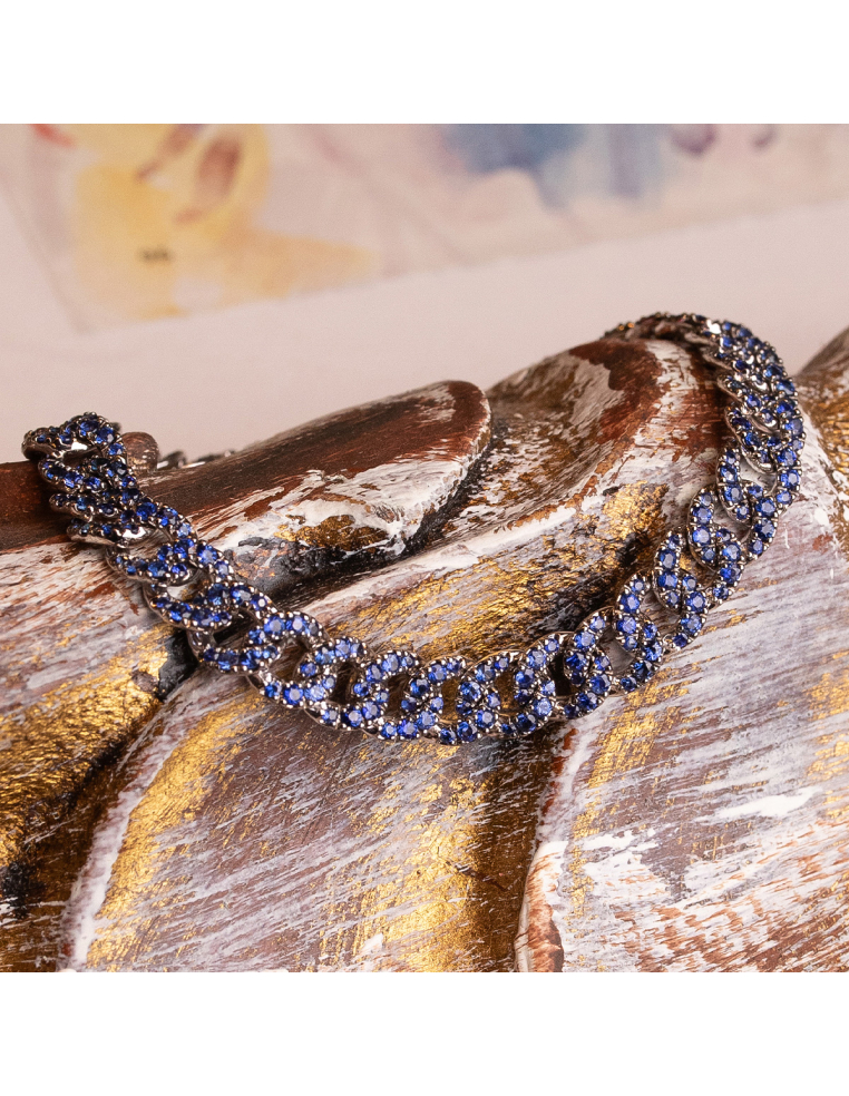 Bracelet in 18Kt white gold with sapphires: luxury and distinction