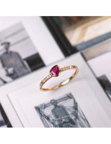 Anillo de Rubí y Diamantes: Un Símbolo de Pasión y Elegancia