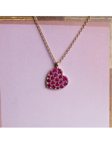 Collar "Kiara" de oro rosa con corazón de rubíes. Un símbolo de amor