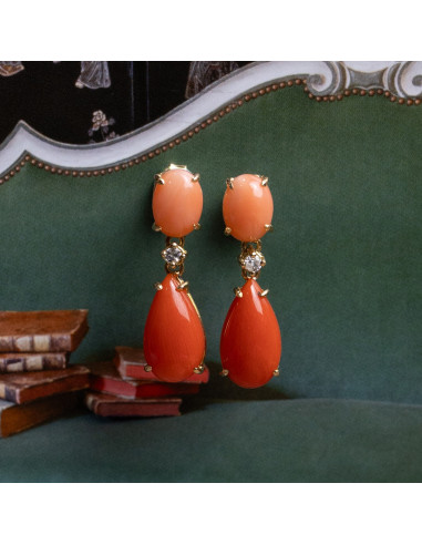 Pendientes "Carol" gota de coral: Una sinfonía de elegancia y glamour.