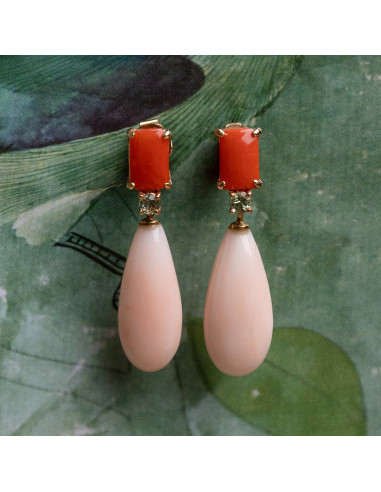 Pendientes "Carol" gota de coral: Una sinfonía de elegancia y glamour.