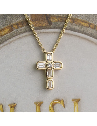 Diamond Cross Necklace: Elegance and Faith in Every Shine