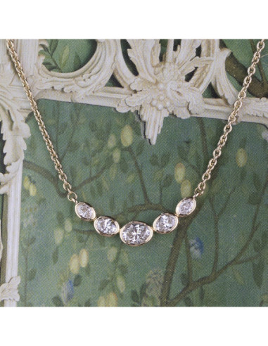 DIAMOND NECKLACE: AN EMBRACE OF LIGHT IN GOLD