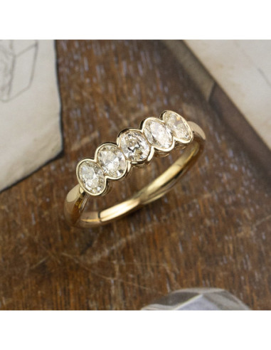 Anillo de Compromiso Diamantes Ovalados: Un Símbolo de Amor Eterno