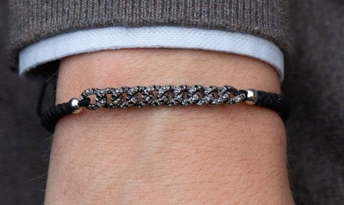 Pulseras de hilo macramé: Elegancia con un toque artesanal